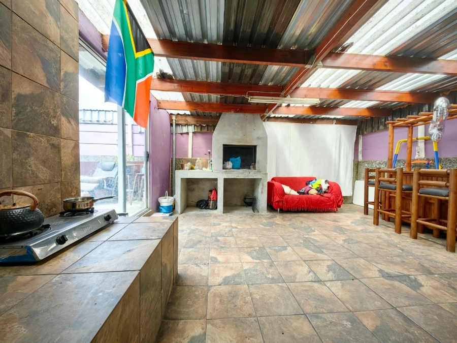 3 Bedroom Property for Sale in Lentegeur Western Cape